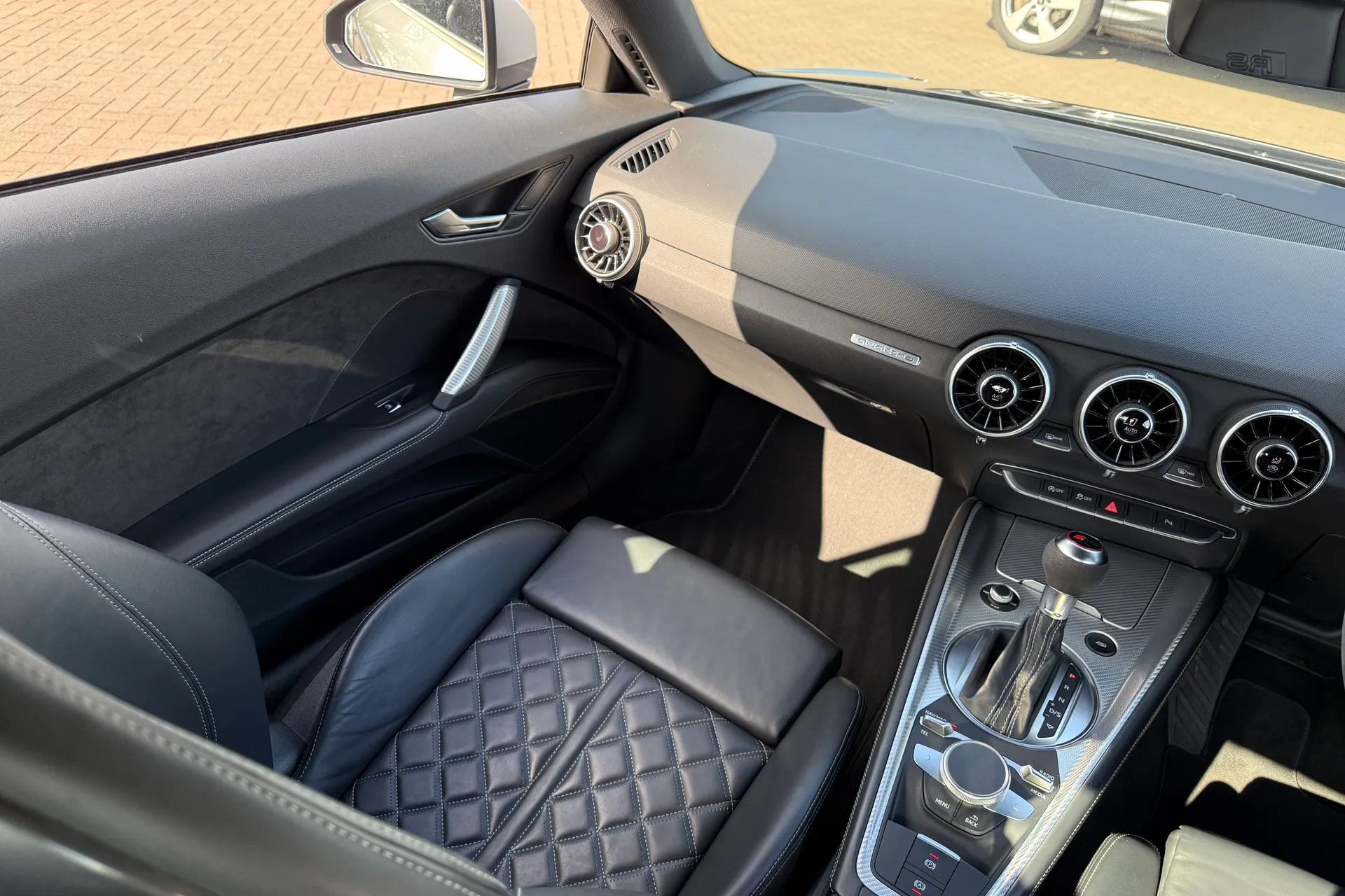 Audi TT thumbnail image number 37