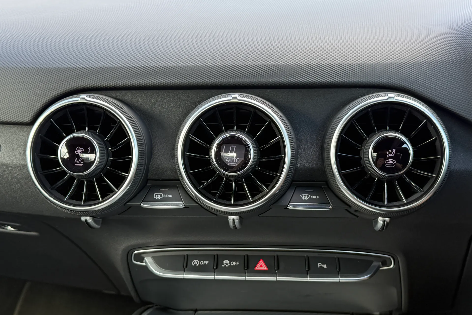Audi TT thumbnail image number 13