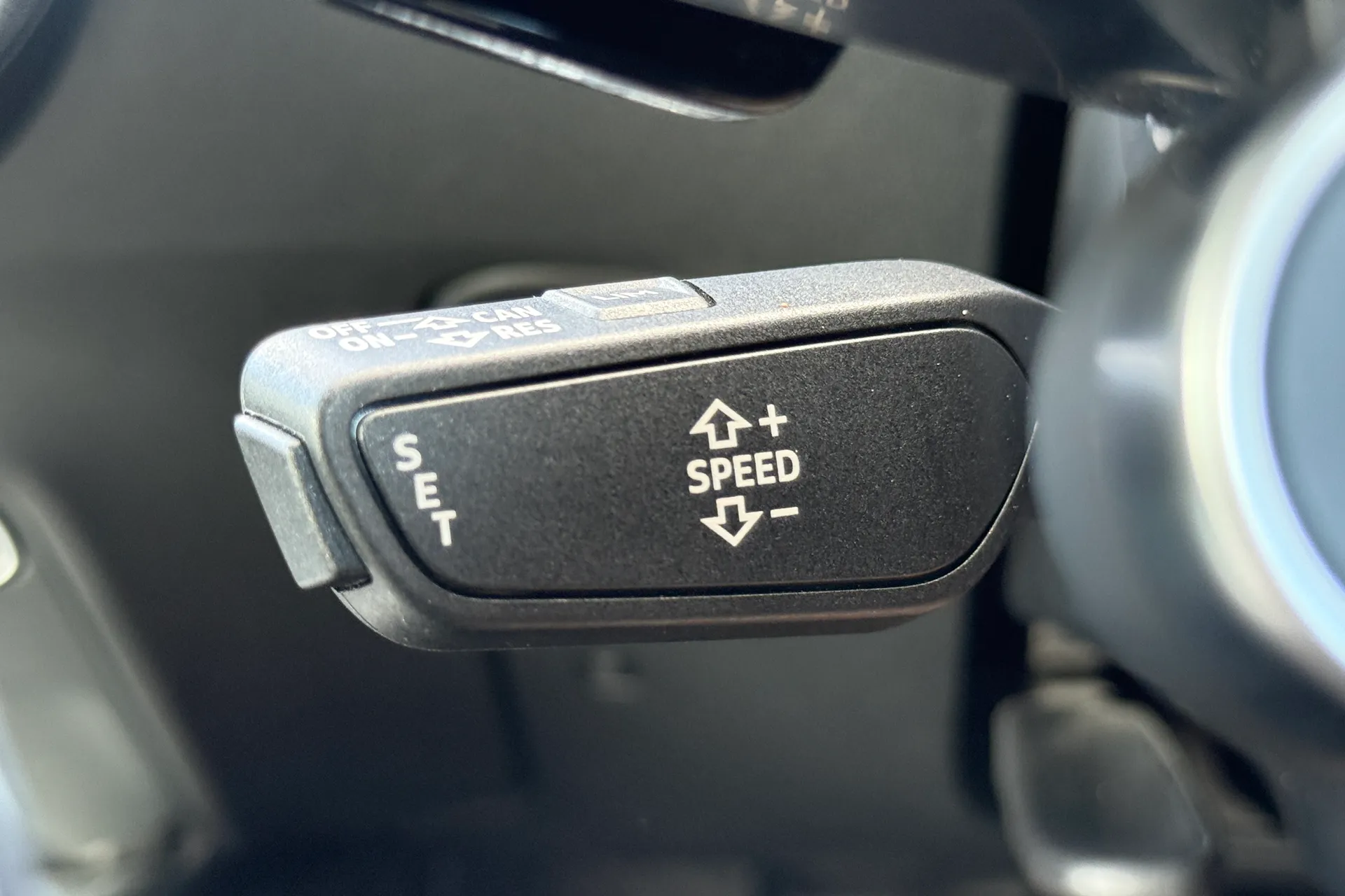 Audi TT thumbnail image number 16