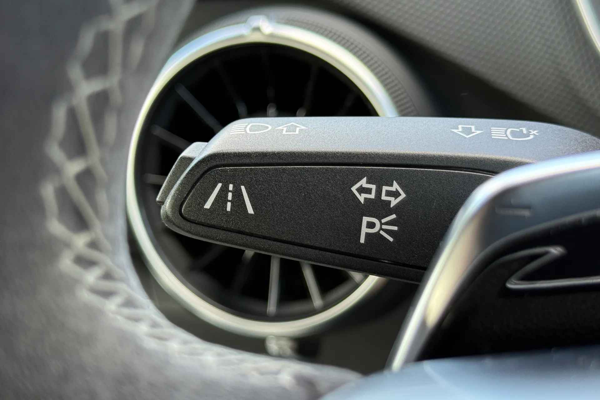 Audi TT thumbnail image number 17