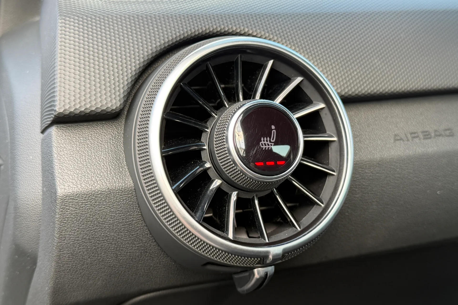 Audi TT thumbnail image number 14