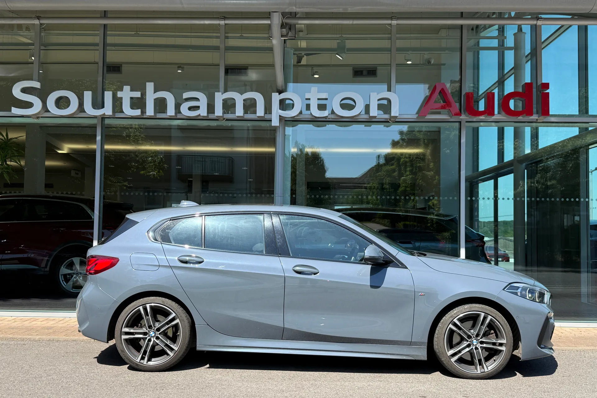 BMW 1 SERIES thumbnail image number 2
