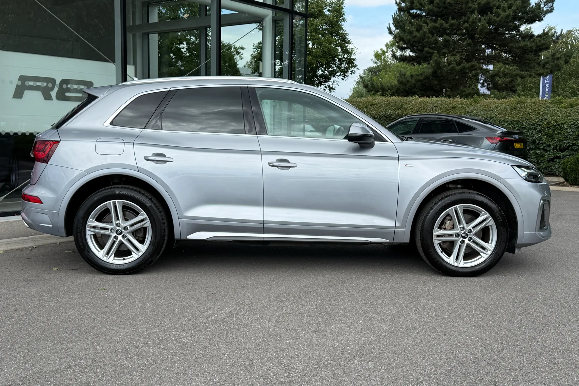 Audi Q5 thumbnail image number 2