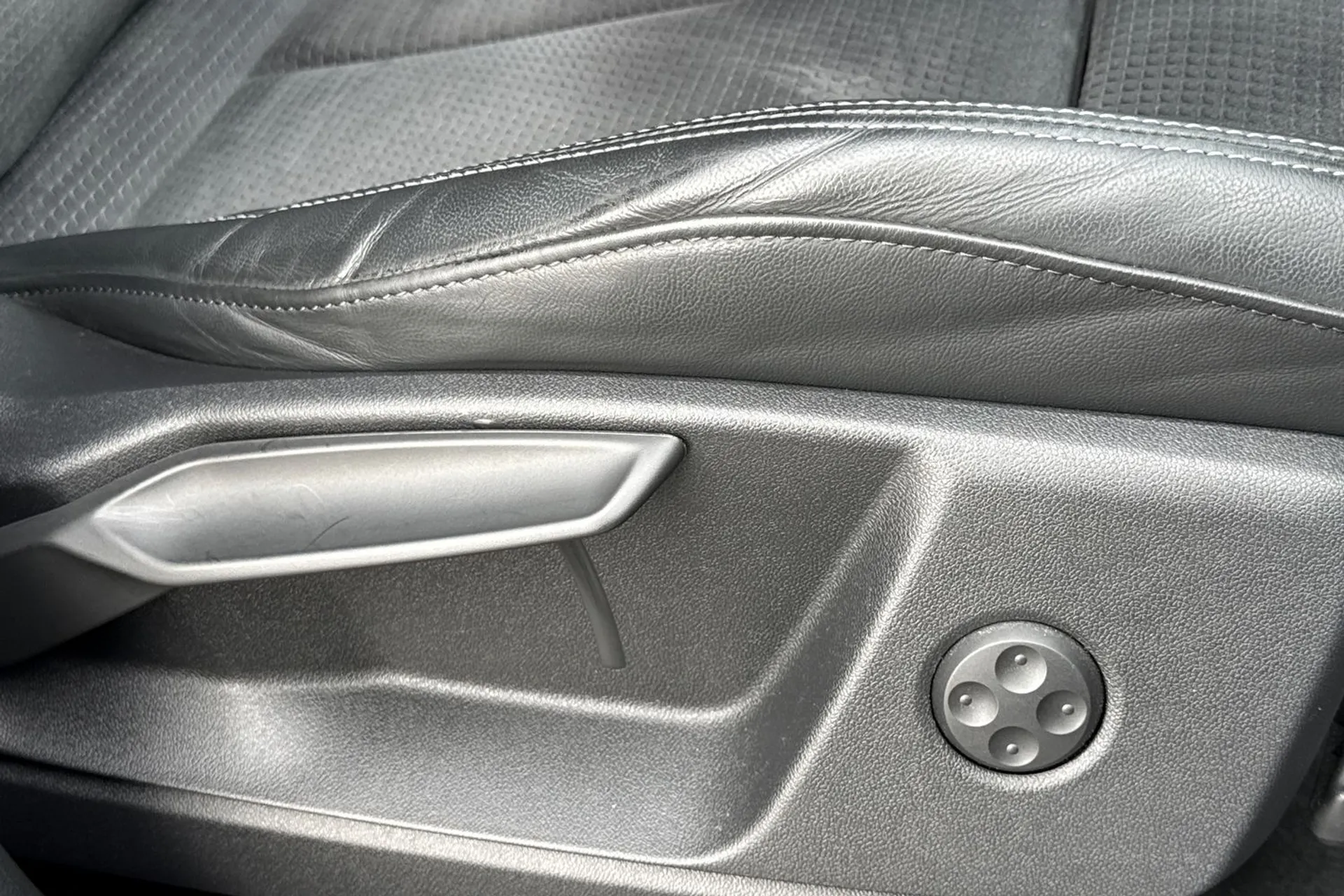 Audi Q5 thumbnail image number 30