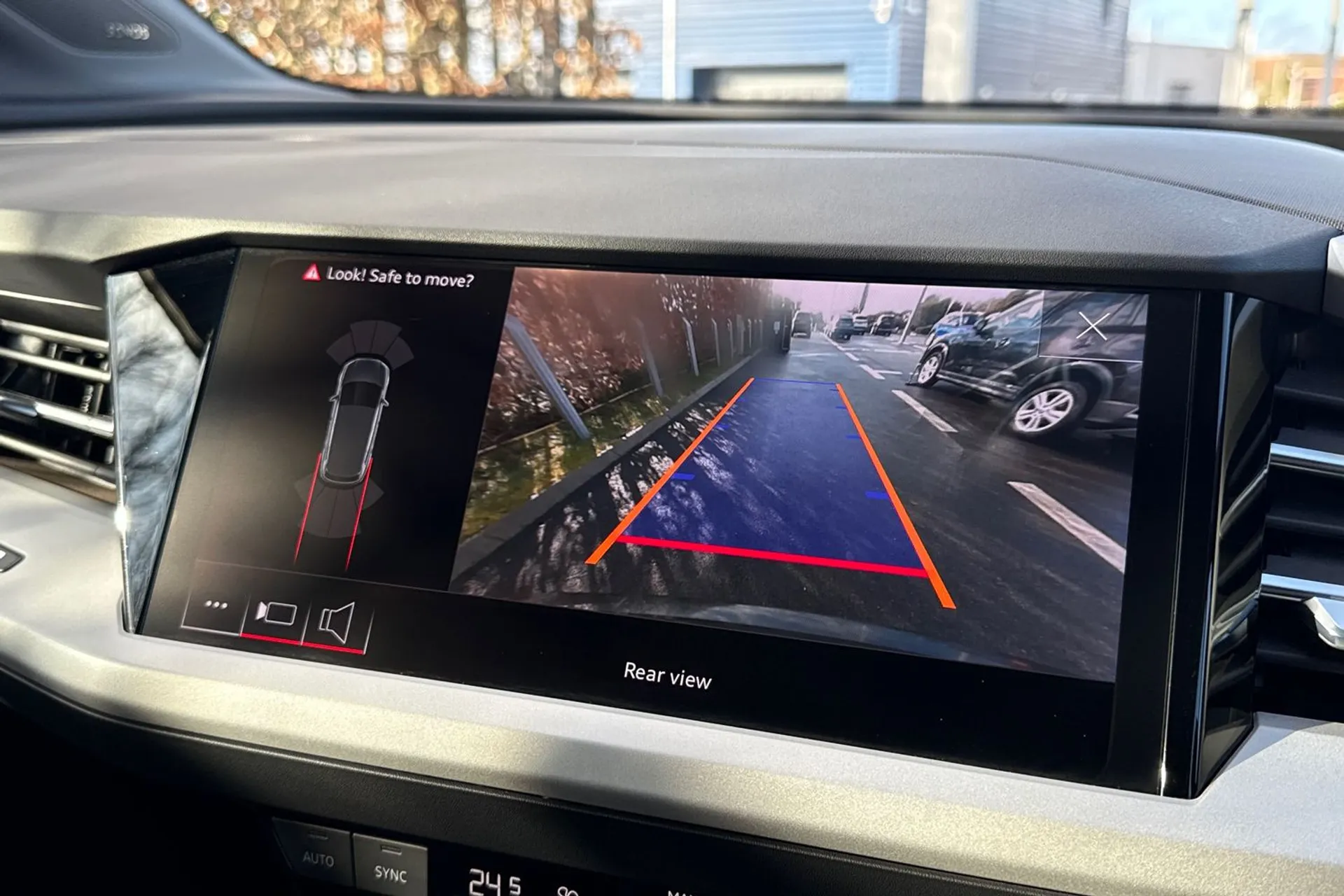 Audi Q4 thumbnail image number 24