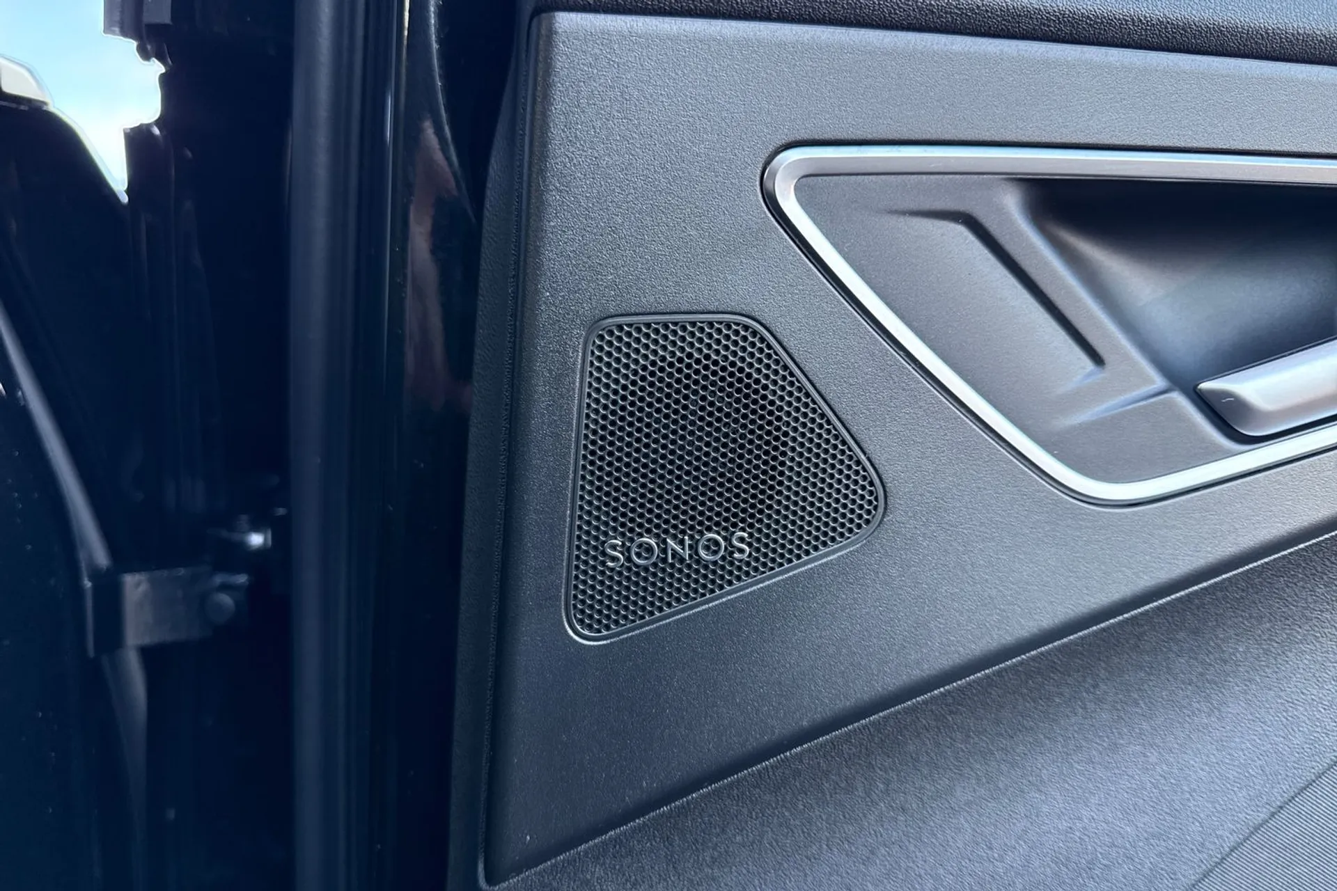 Audi Q4 thumbnail image number 31