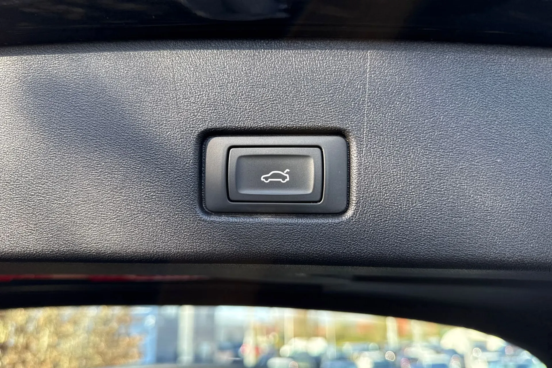 Audi Q4 thumbnail image number 32