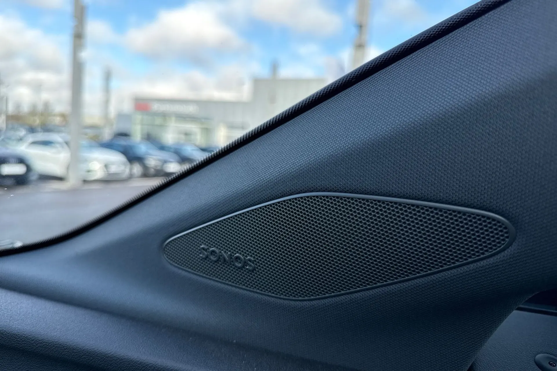 Audi Q4 thumbnail image number 28