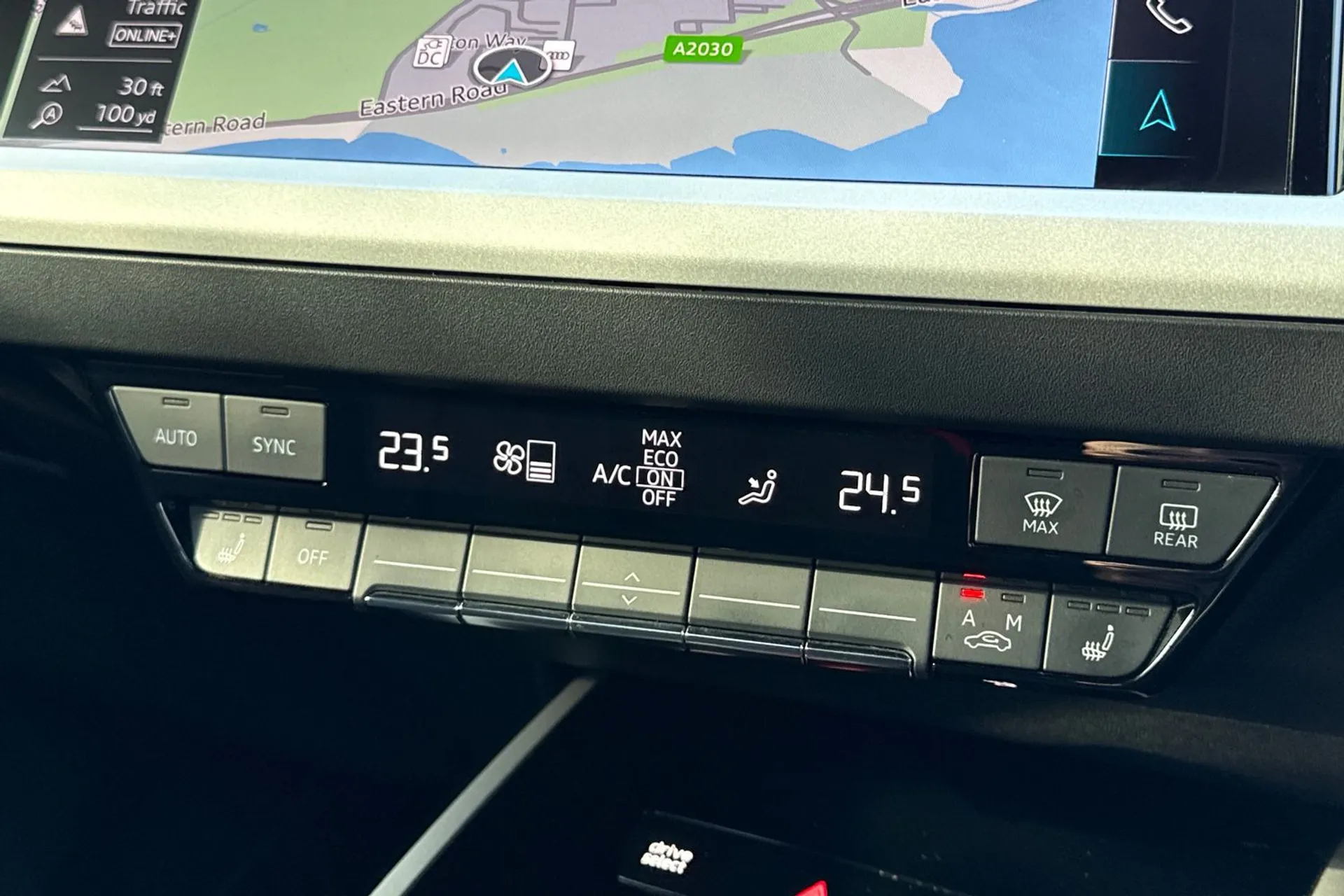 Audi Q4 thumbnail image number 13