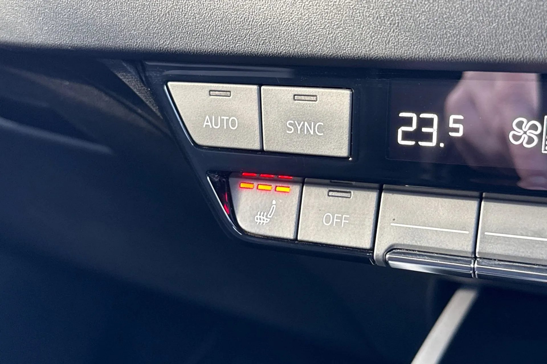 Audi Q4 thumbnail image number 20