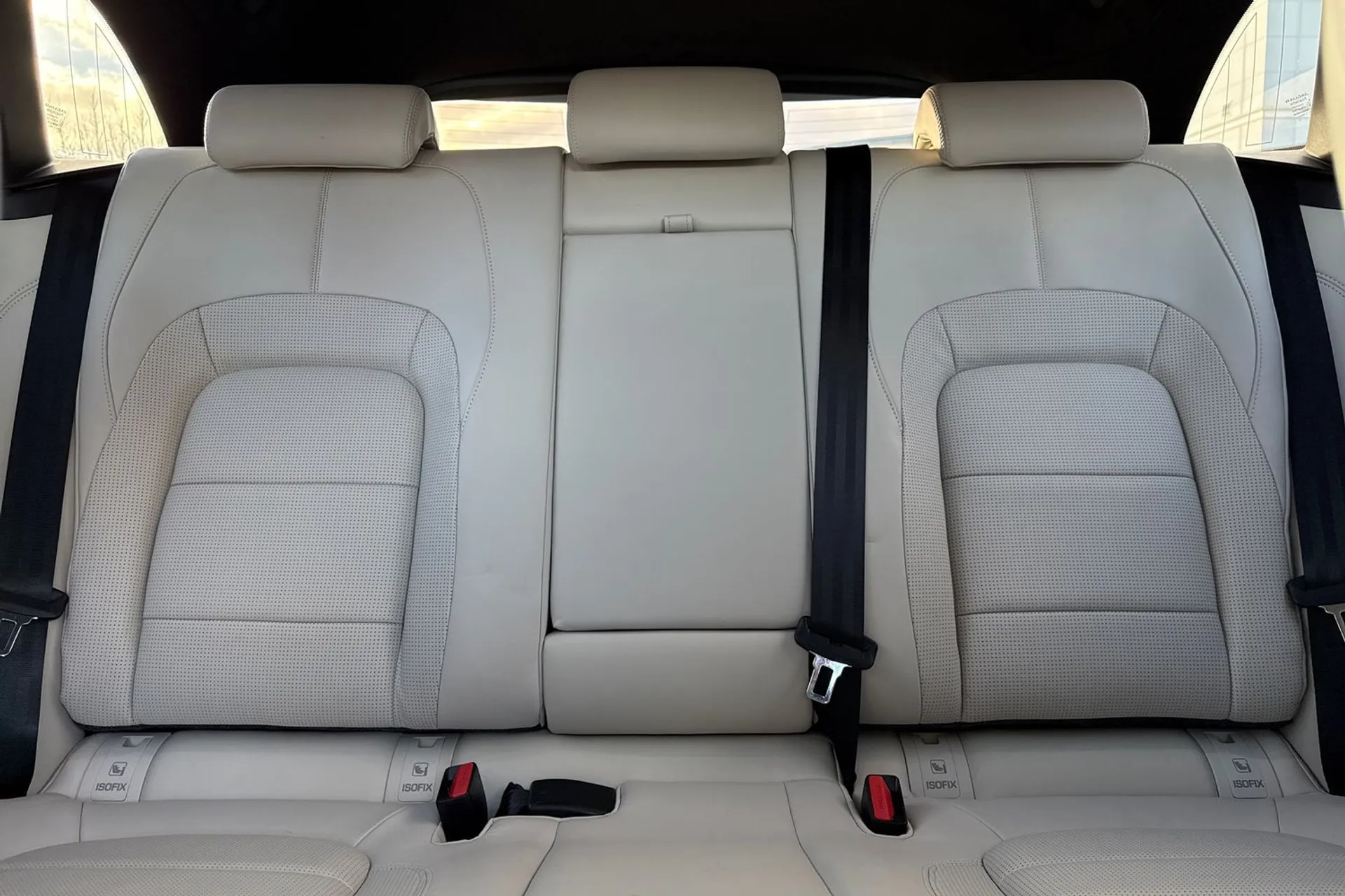 Jaguar F-PACE thumbnail image number 38