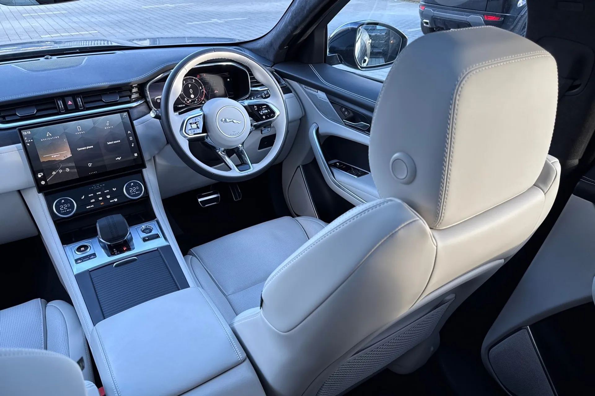 Jaguar F-PACE thumbnail image number 40