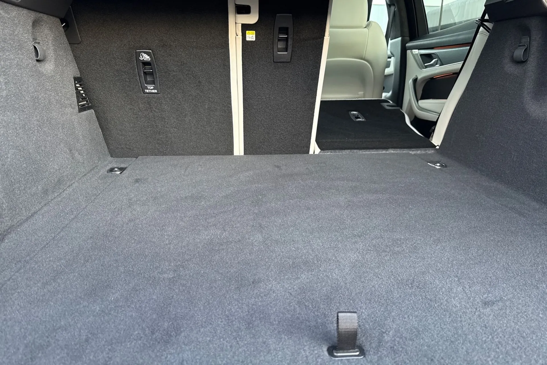 Jaguar F-PACE thumbnail image number 32