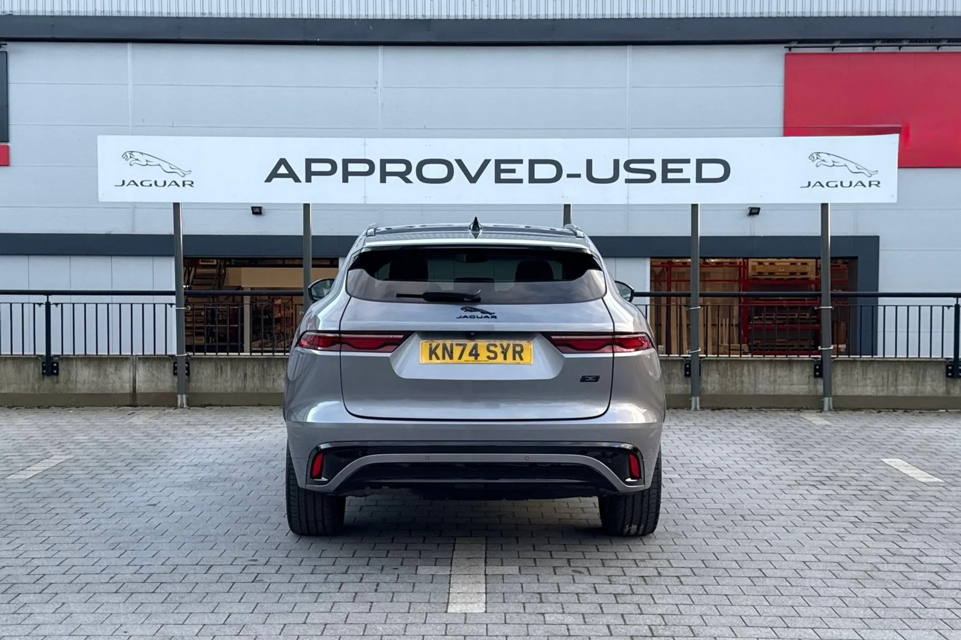 Jaguar F-PACE thumbnail image number 7