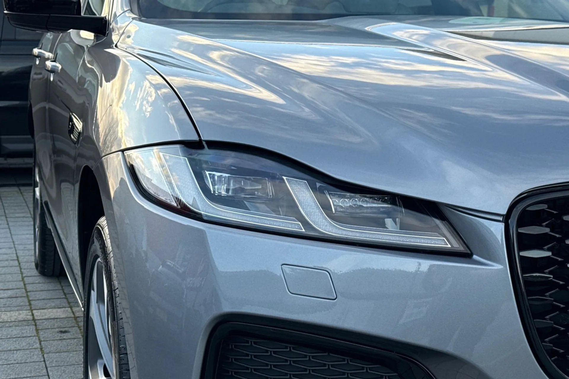 Jaguar F-PACE thumbnail image number 27