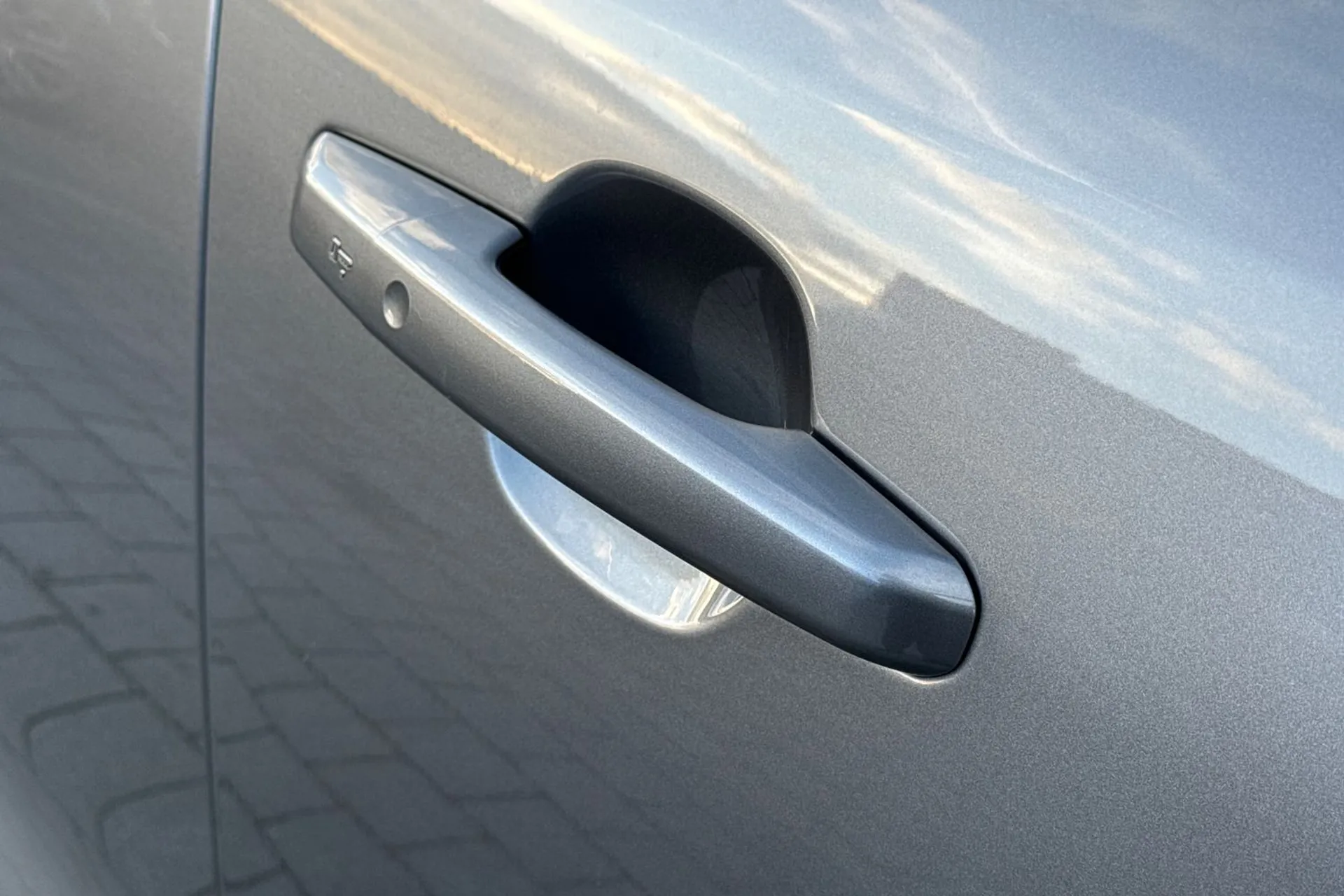 Jaguar F-PACE thumbnail image number 23