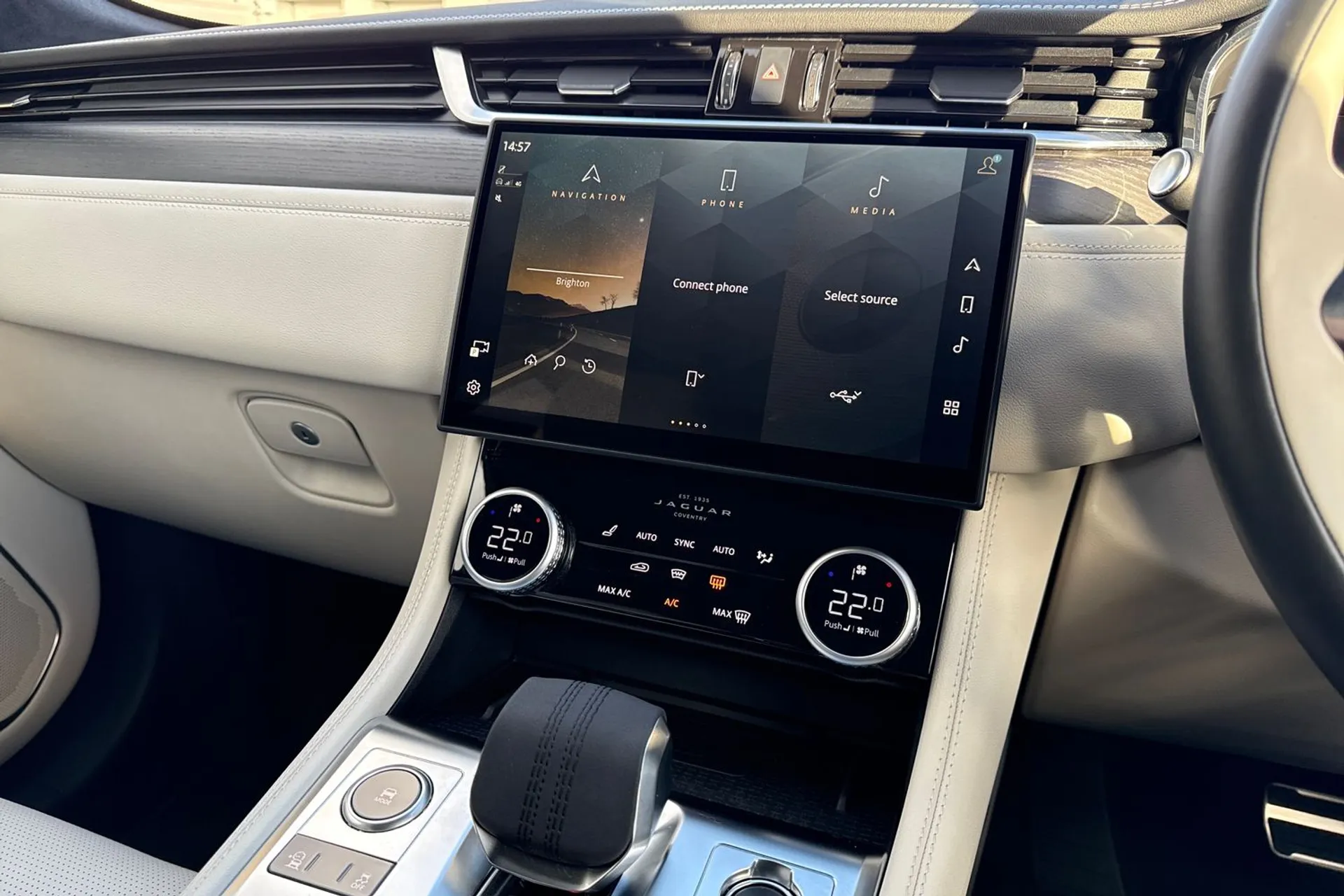 Jaguar F-PACE thumbnail image number 48