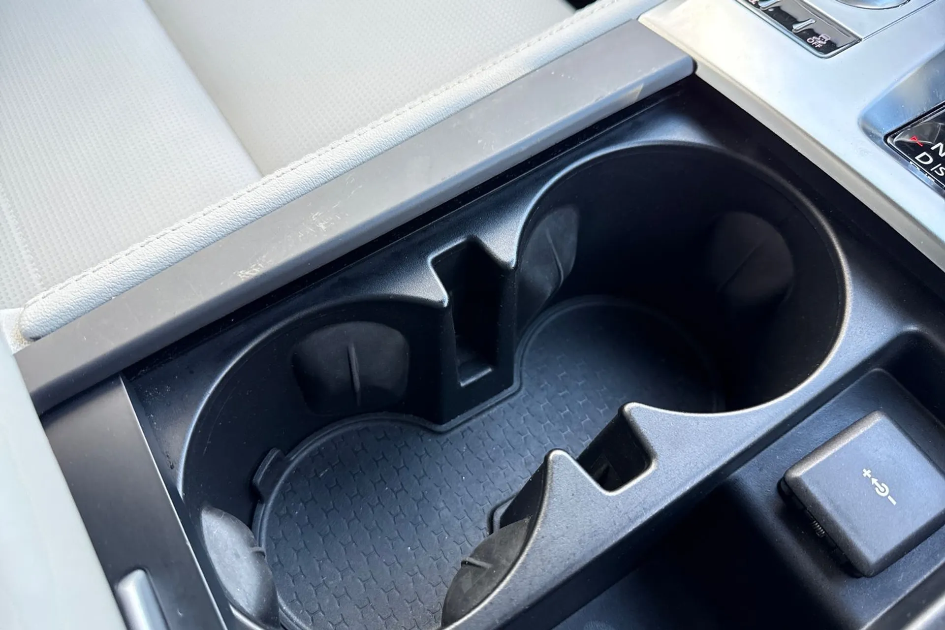 Jaguar F-PACE thumbnail image number 50