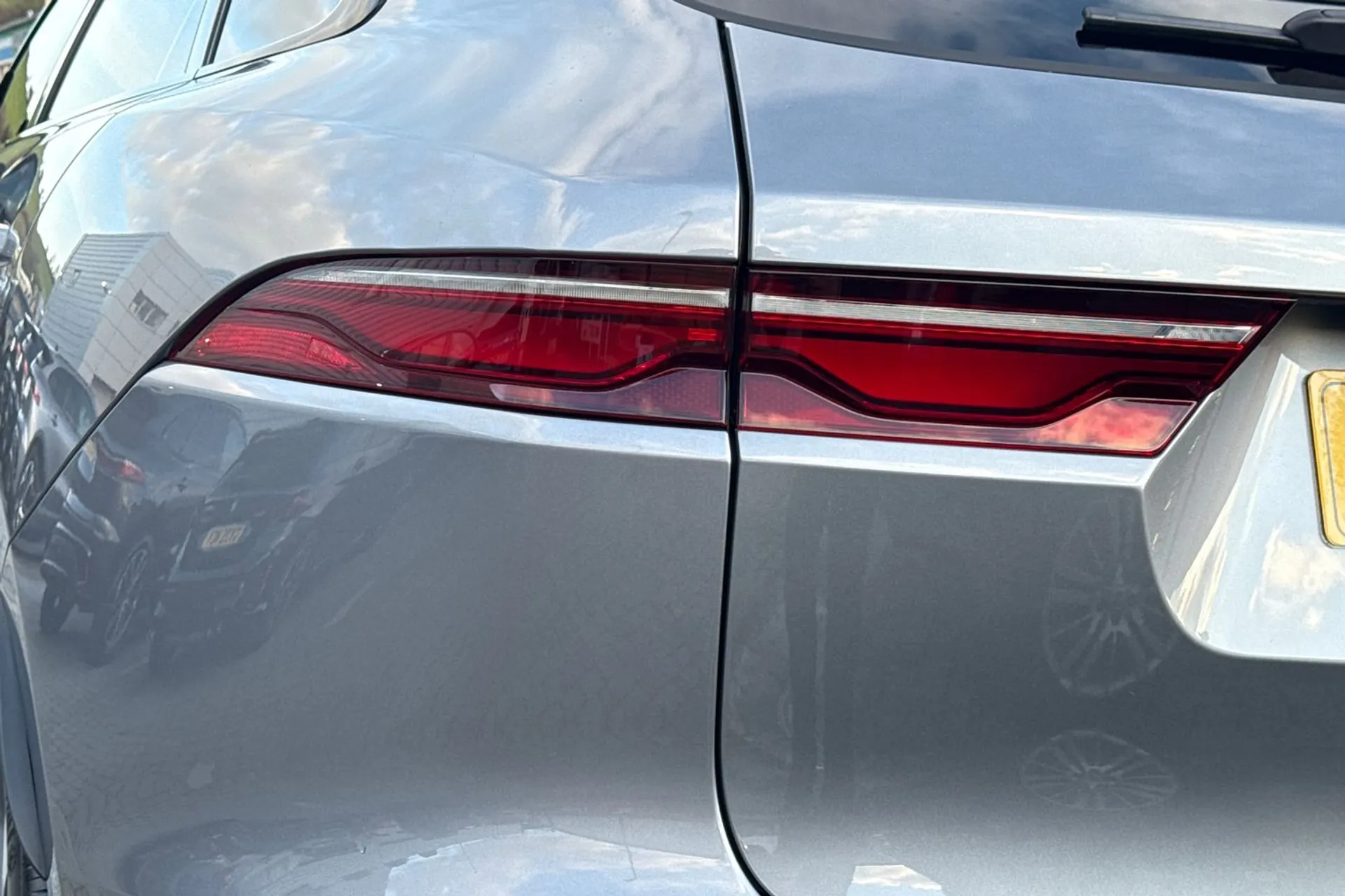 Jaguar F-PACE thumbnail image number 24