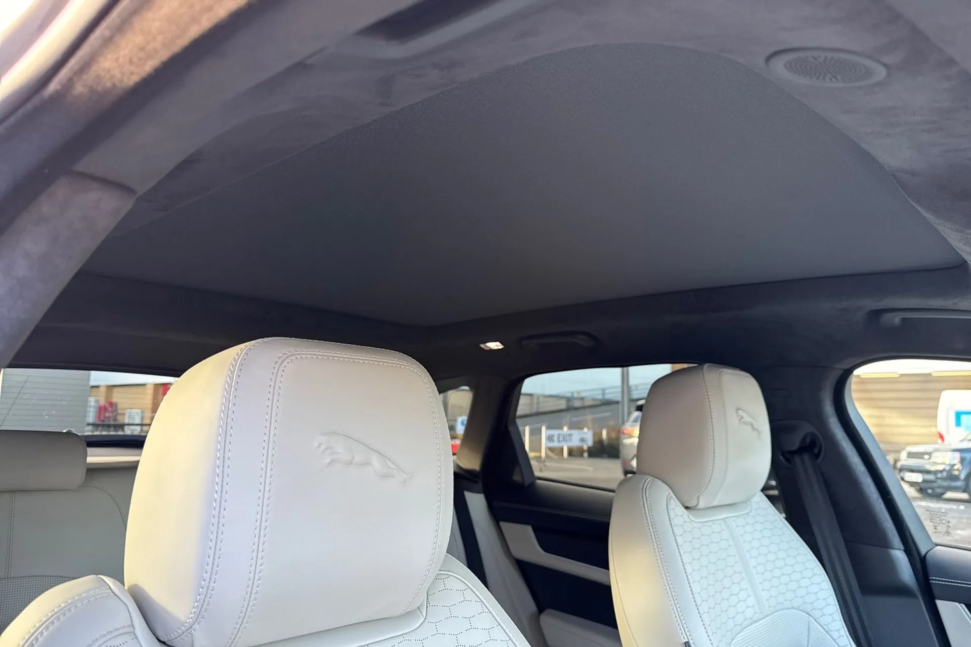 Jaguar F-PACE thumbnail image number 9