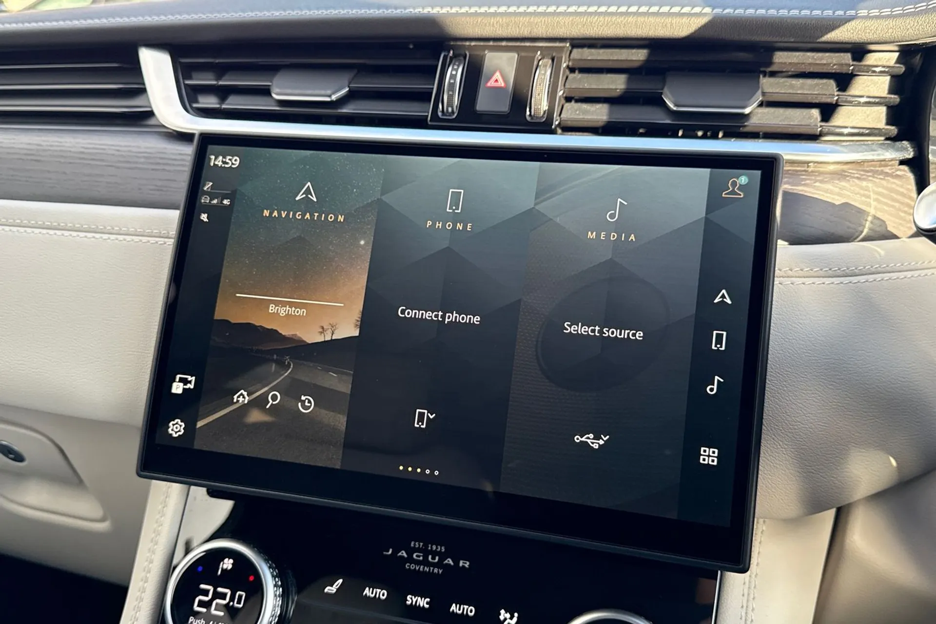 Jaguar F-PACE thumbnail image number 54