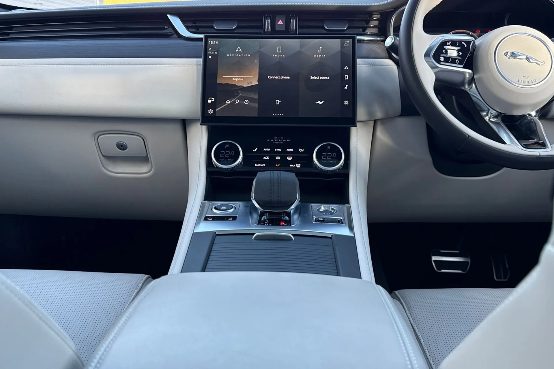 Jaguar F-PACE thumbnail image number 42