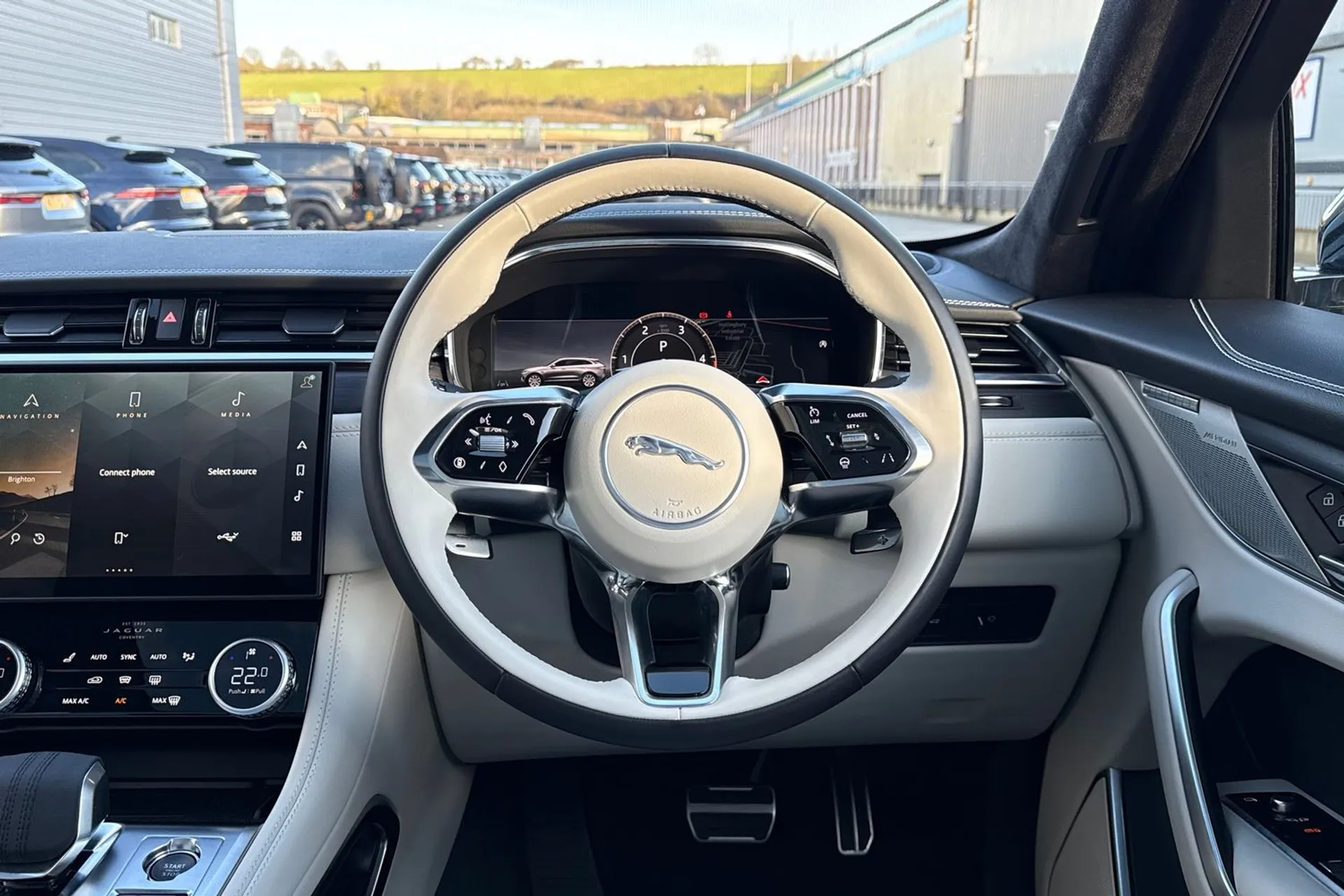 Jaguar F-PACE thumbnail image number 41