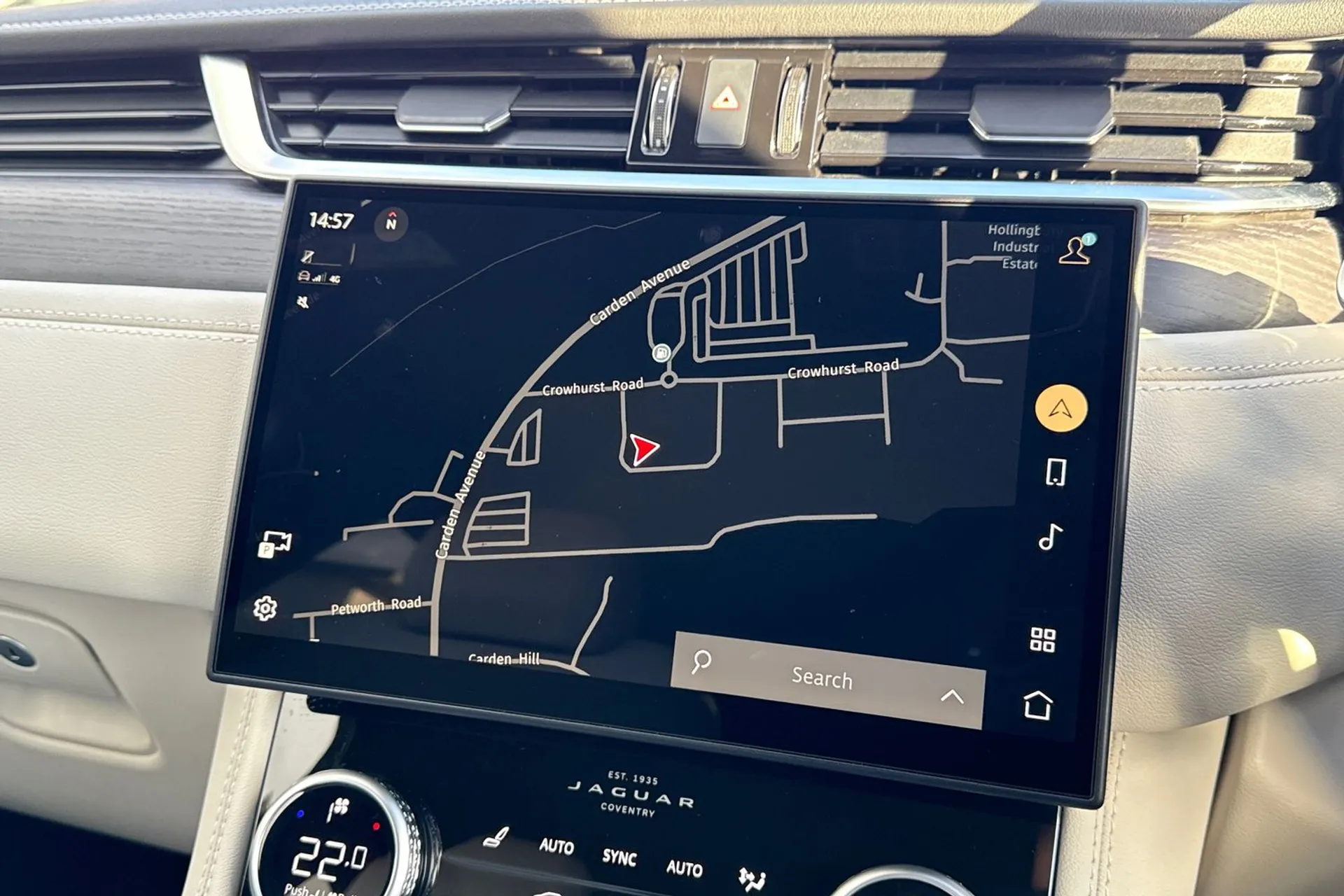 Jaguar F-PACE thumbnail image number 5