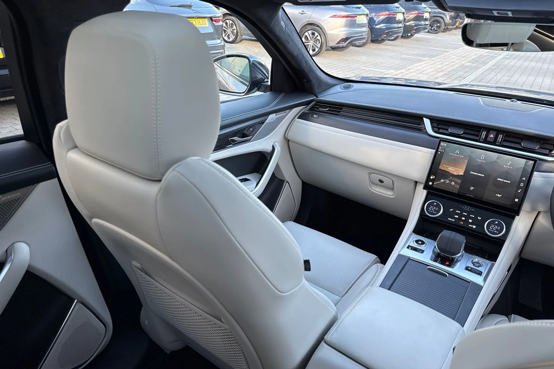 Jaguar F-PACE thumbnail image number 39