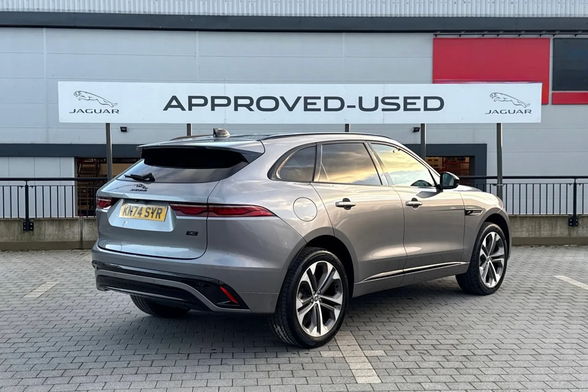 Jaguar F-PACE thumbnail image number 6