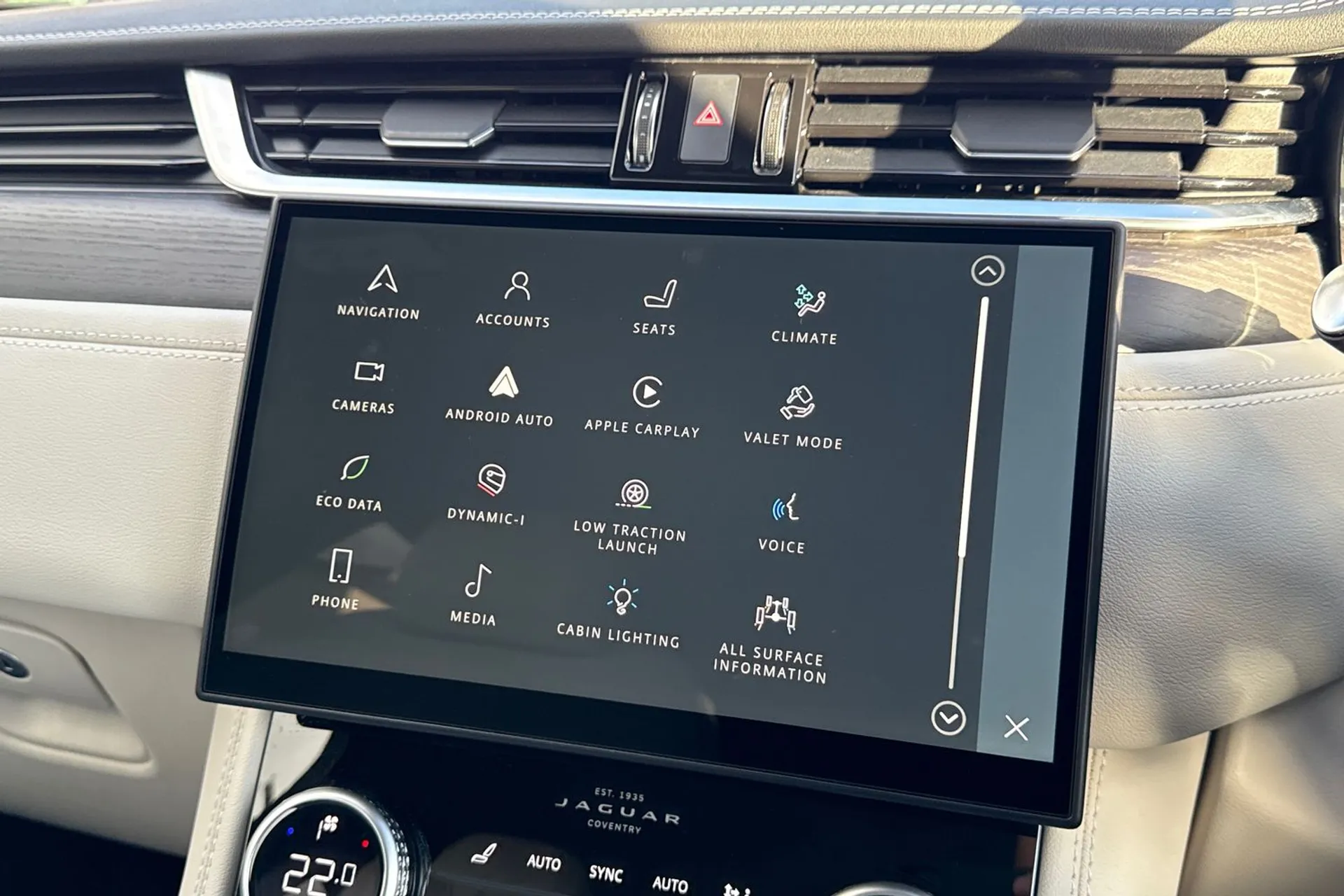 Jaguar F-PACE thumbnail image number 56