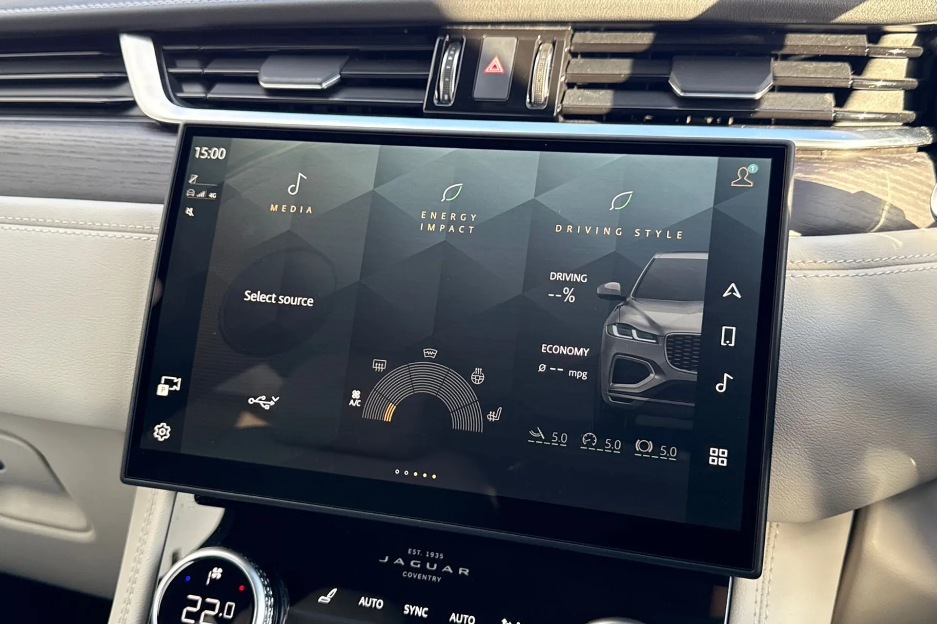 Jaguar F-PACE thumbnail image number 55