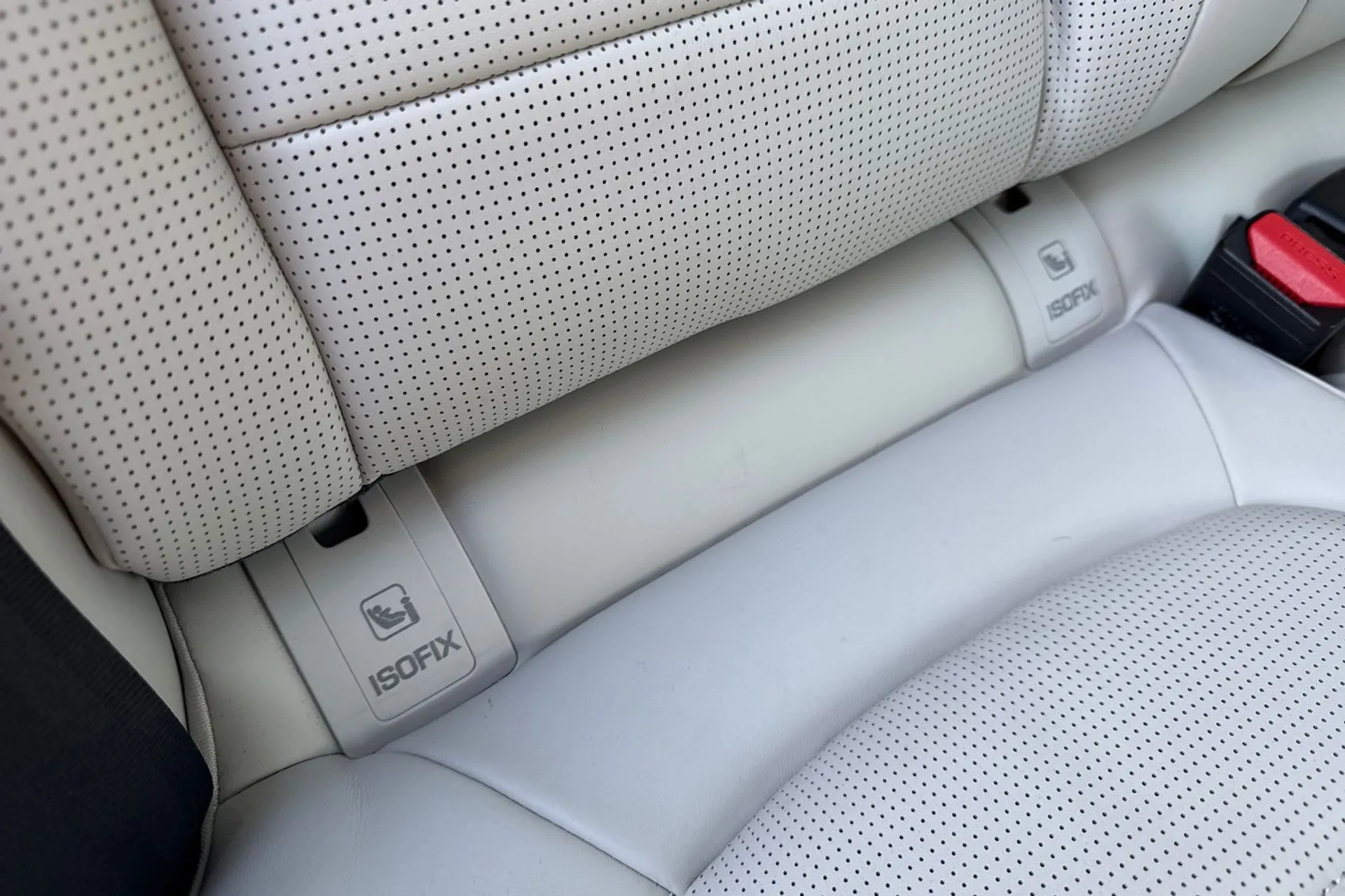 Jaguar F-PACE thumbnail image number 34