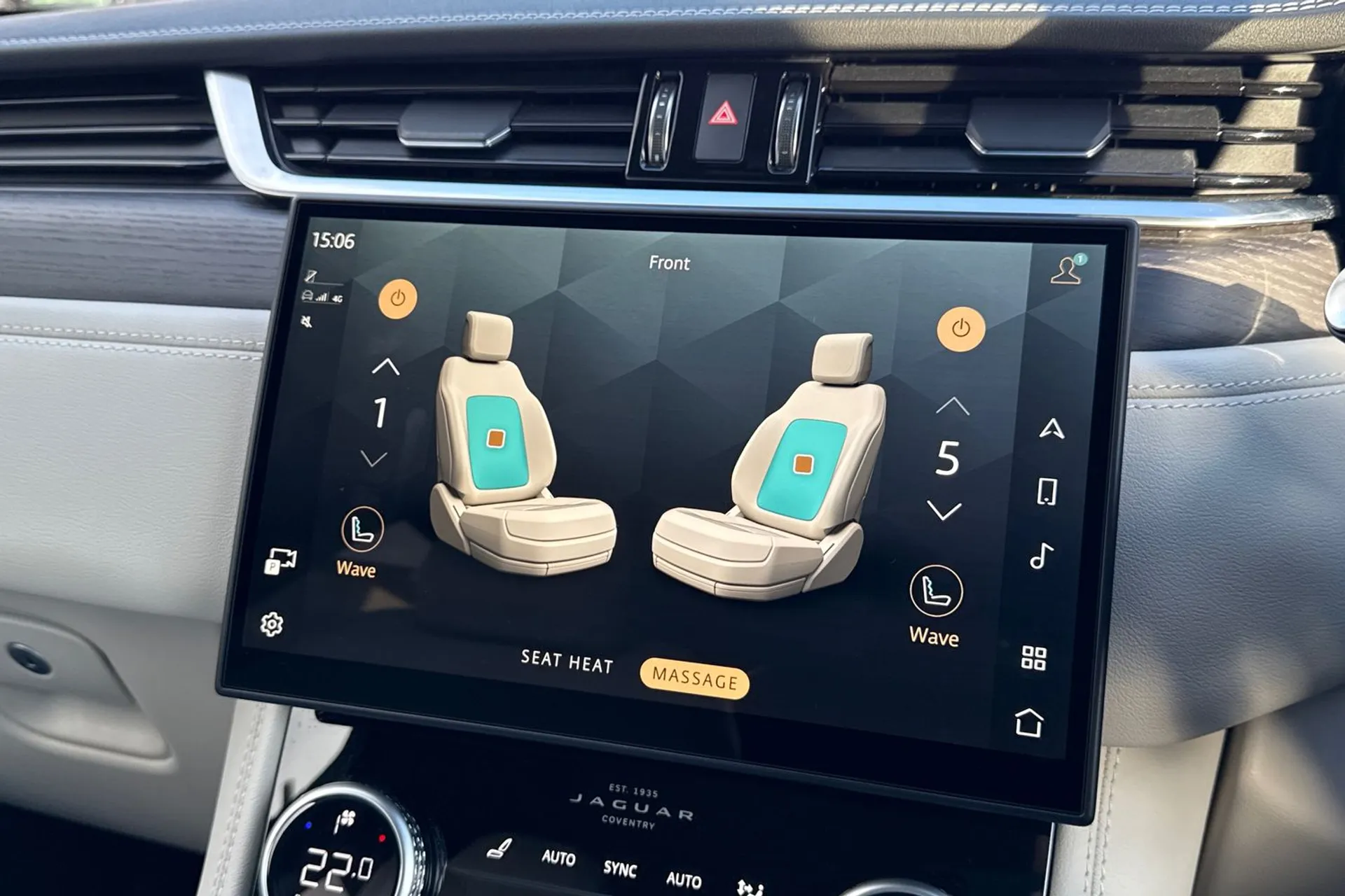 Jaguar F-PACE thumbnail image number 19