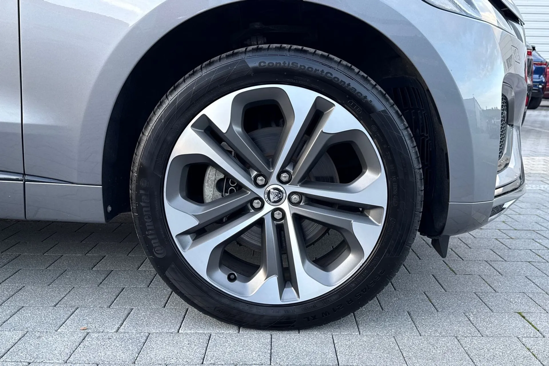 Jaguar F-PACE thumbnail image number 15