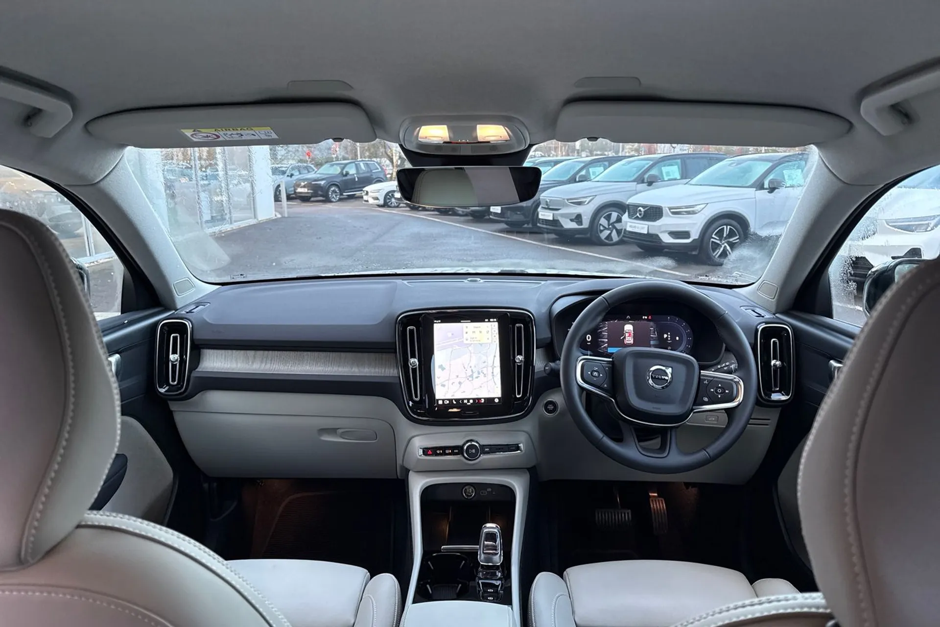 Volvo XC40 thumbnail image number 3