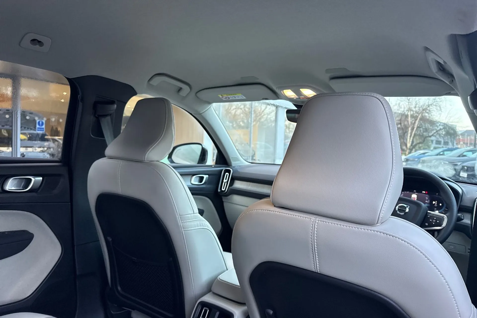 Volvo XC40 thumbnail image number 24