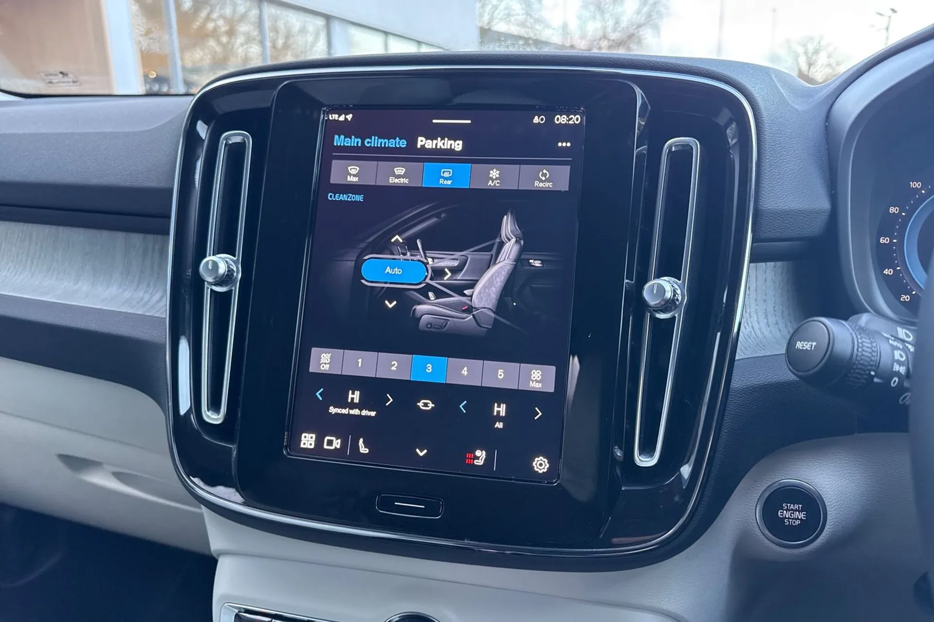 Volvo XC40 thumbnail image number 38