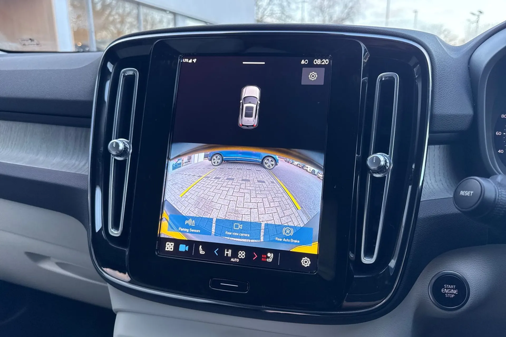 Volvo XC40 thumbnail image number 4