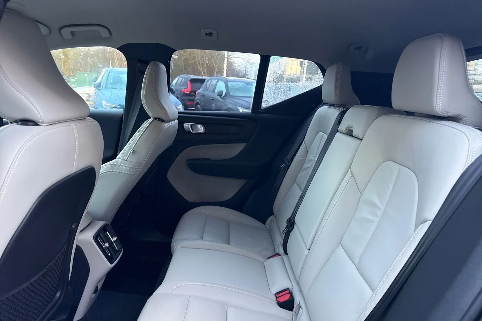 Volvo XC40 thumbnail image number 30