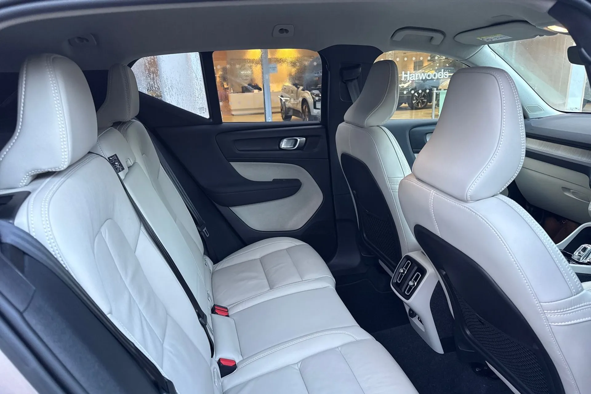 Volvo XC40 thumbnail image number 23