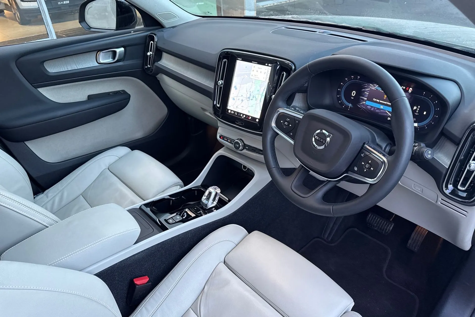 Volvo XC40 thumbnail image number 6