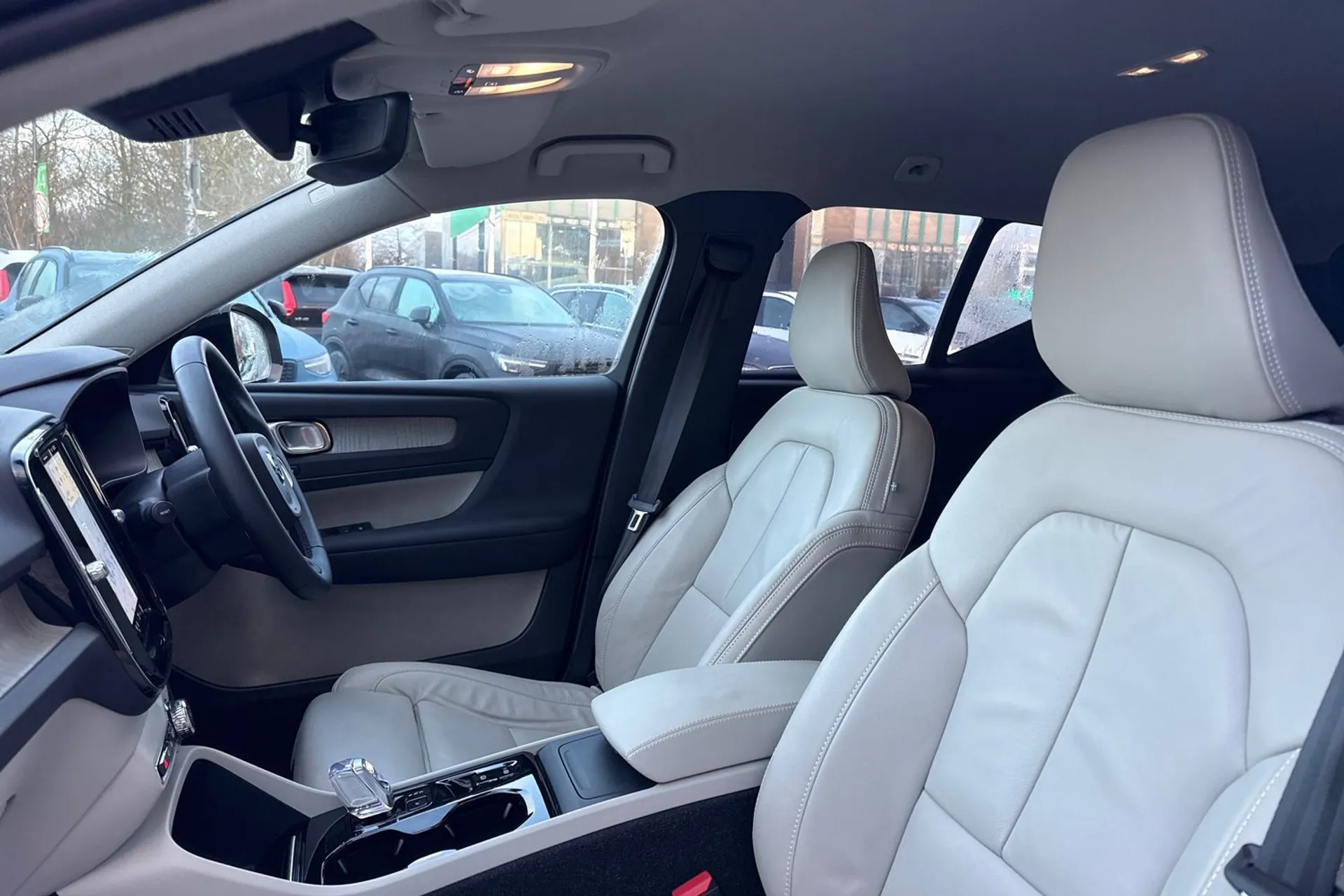 Volvo XC40 thumbnail image number 28