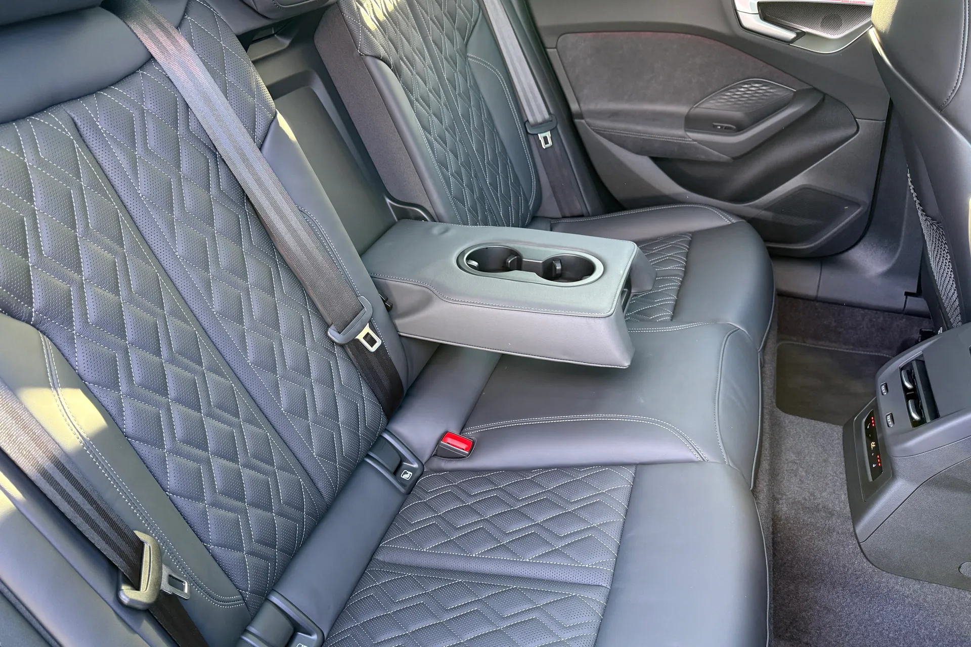 Audi A5 thumbnail image number 31