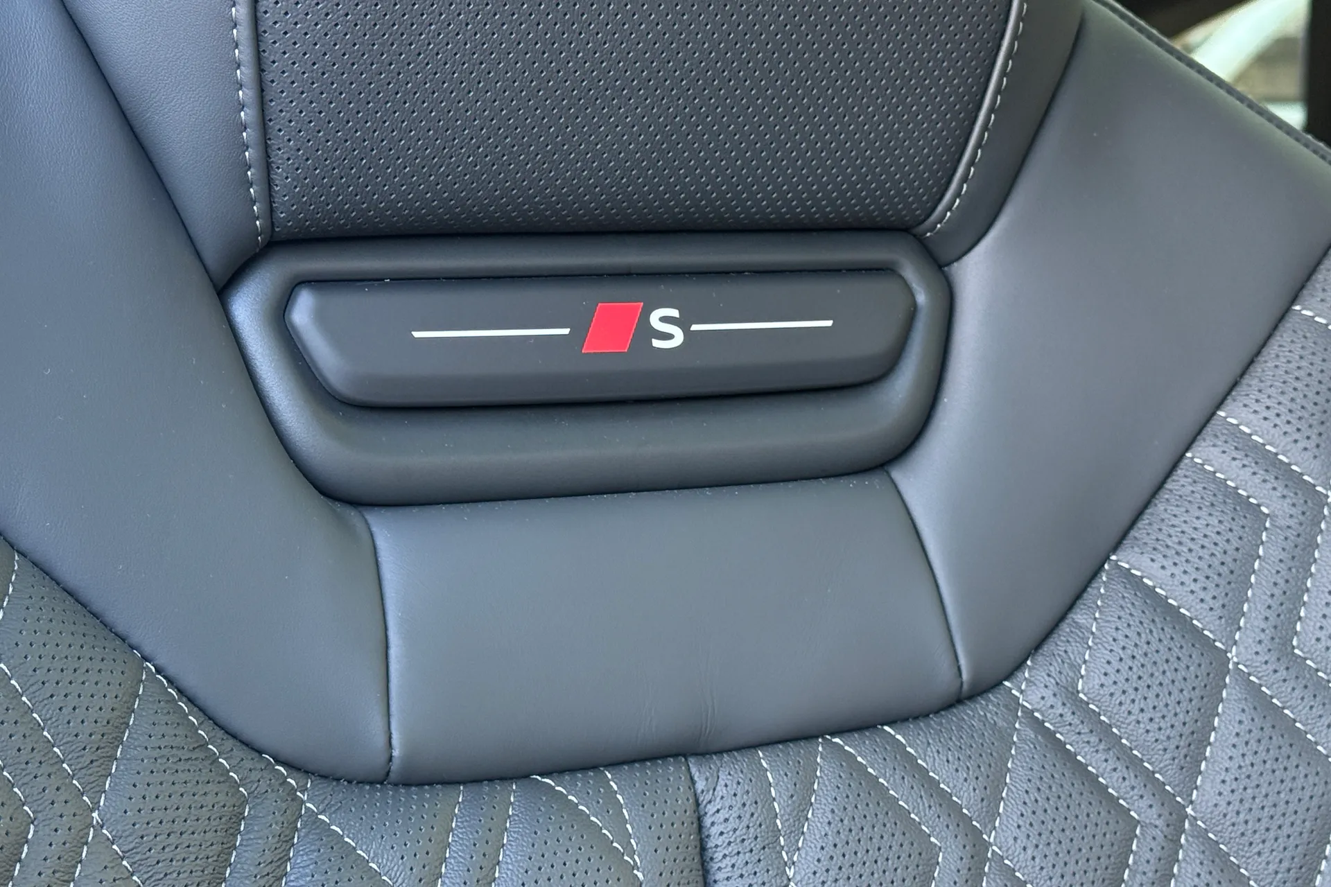 Audi A5 thumbnail image number 37