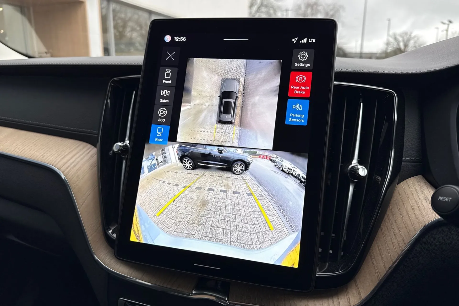 Volvo XC60 thumbnail image number 4