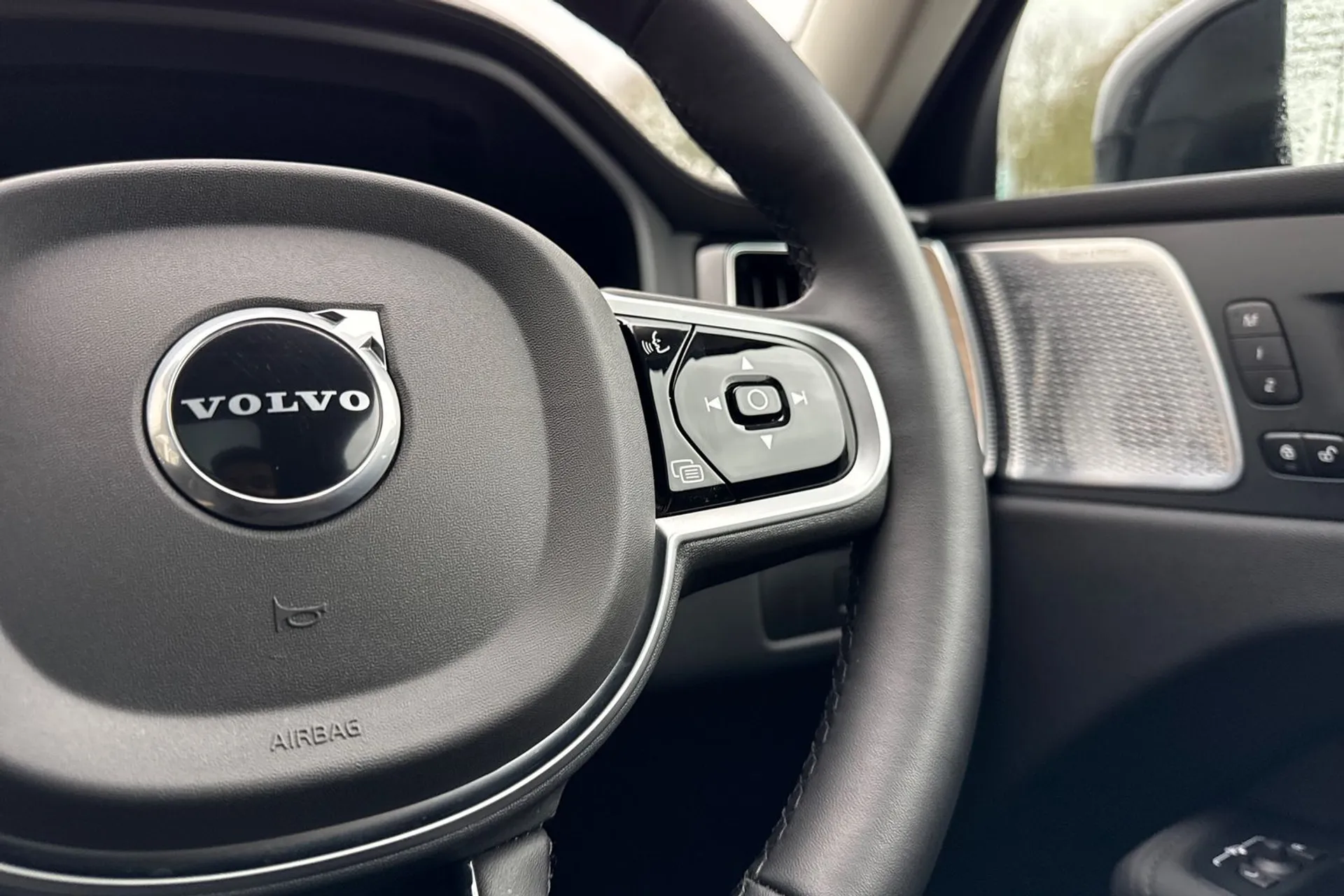 Volvo XC60 thumbnail image number 37