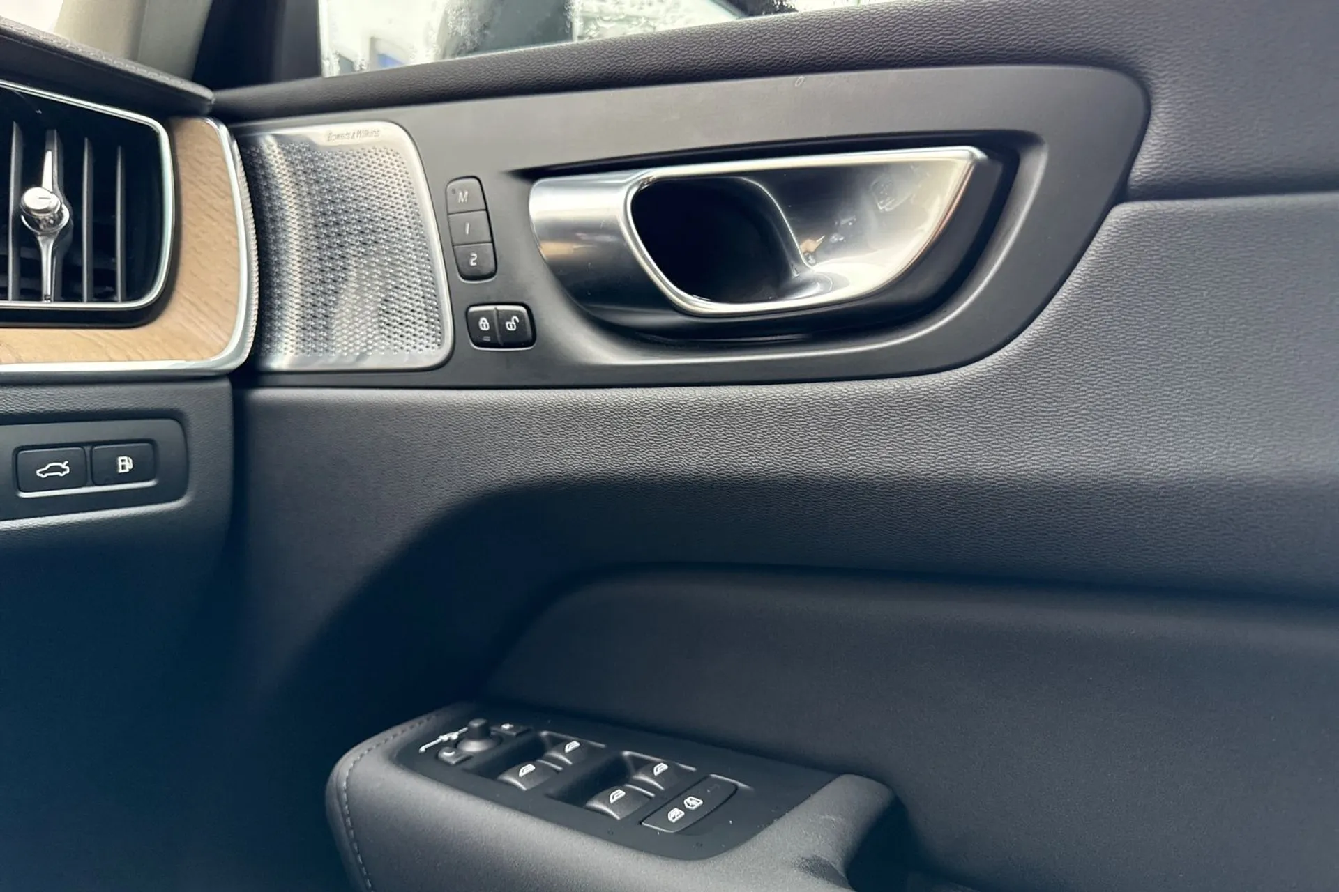 Volvo XC60 thumbnail image number 42