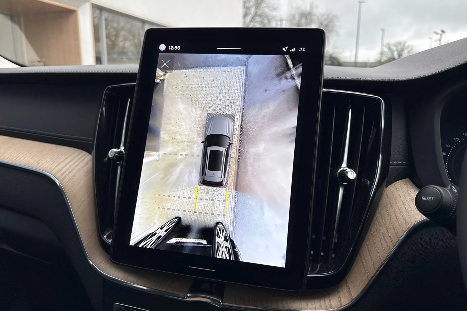 Volvo XC60 thumbnail image number 38