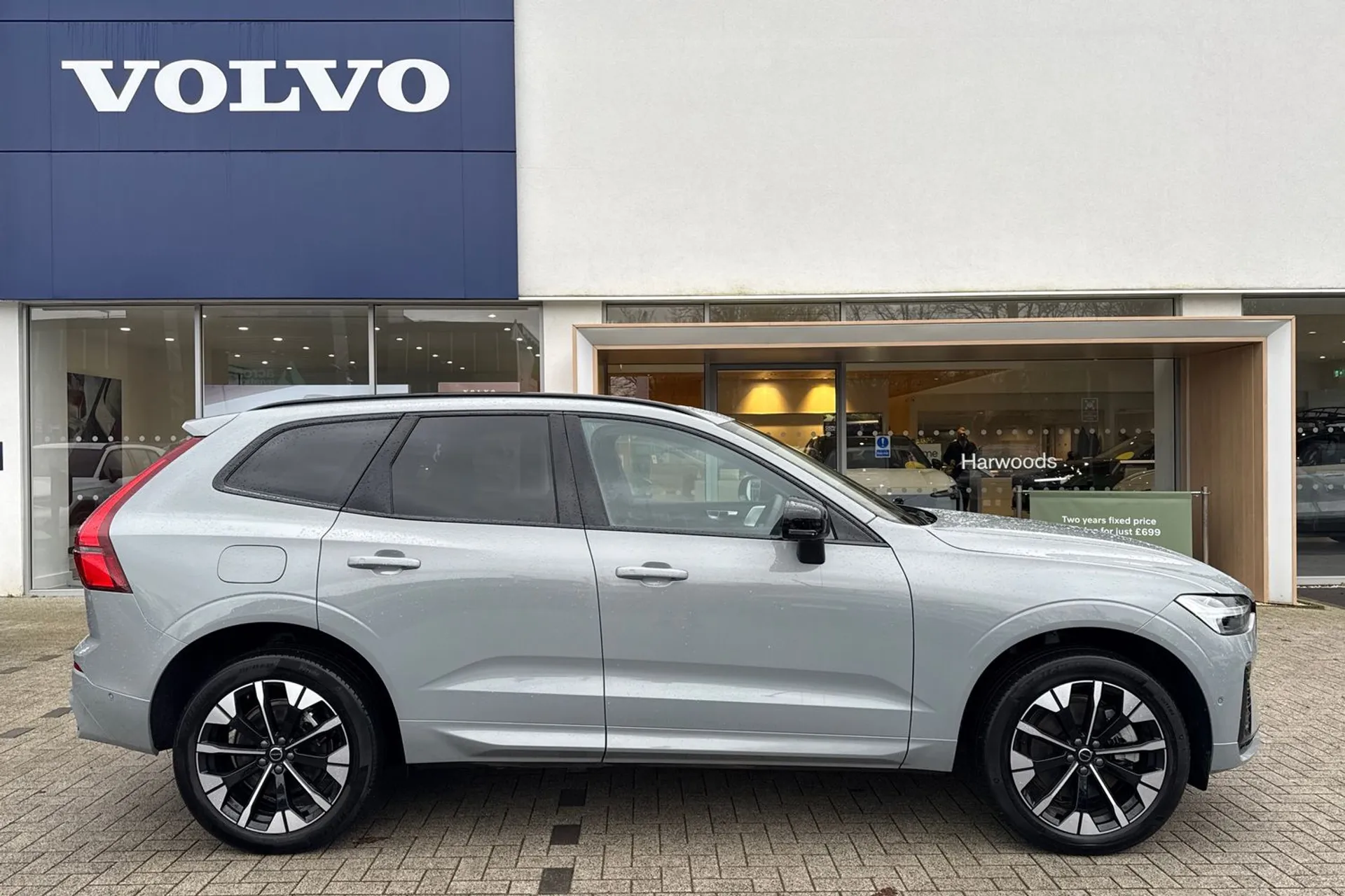 Volvo XC60 thumbnail image number 2
